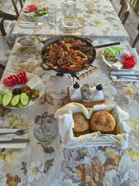 Приготвяне на традиционна закуска гюзлеме - Image 5