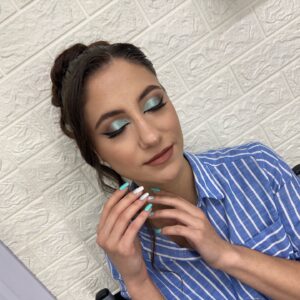 "Звезда за една нощ" – абитуриентски грим от от  Dess’ Makeup Spot 